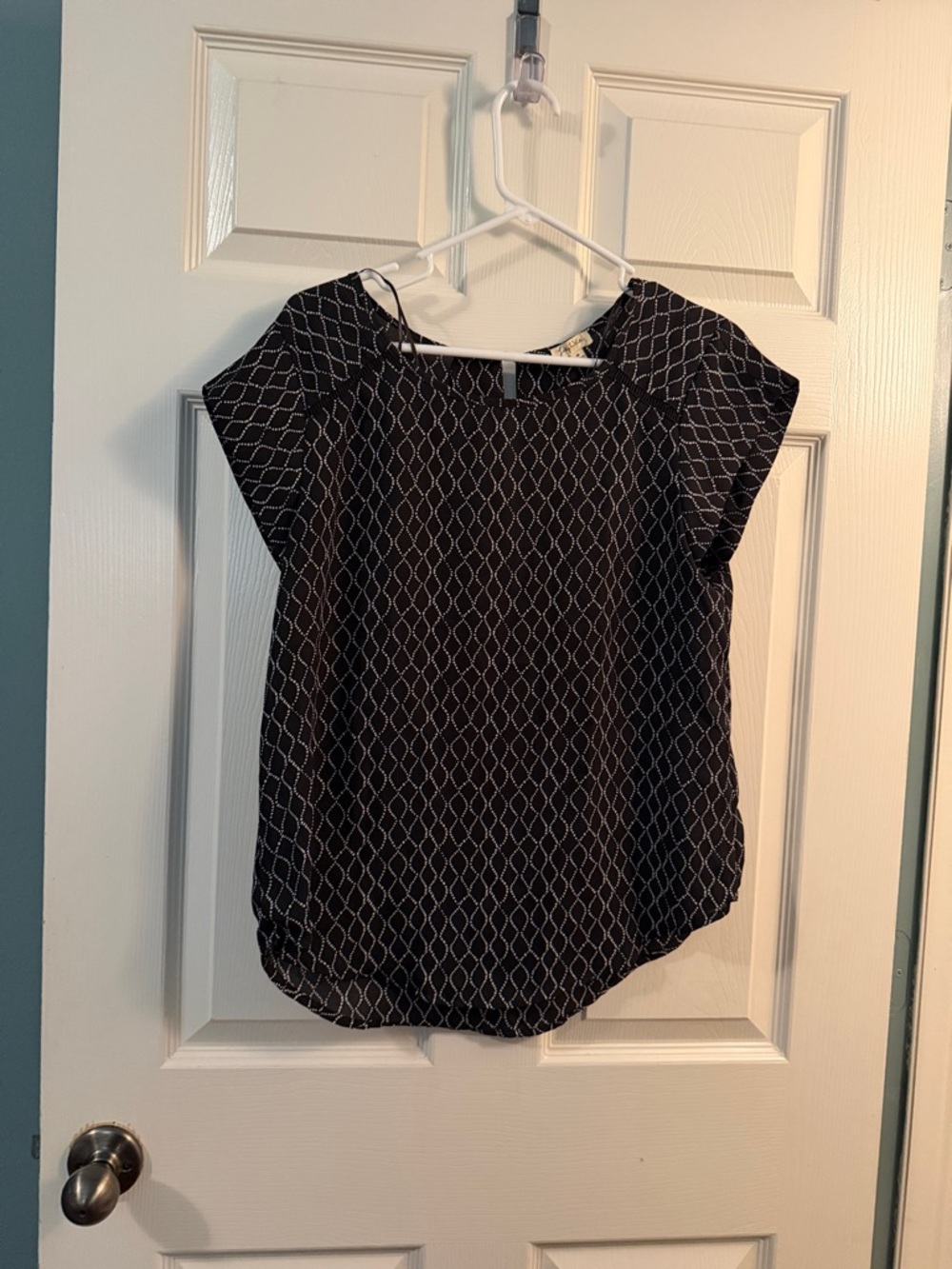 Lily White Black Short-Sleeve Geometric Blouse
